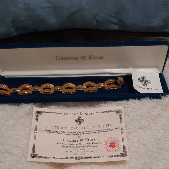 Camrose & Kross Gold Bracelet - Picture 1 of 5